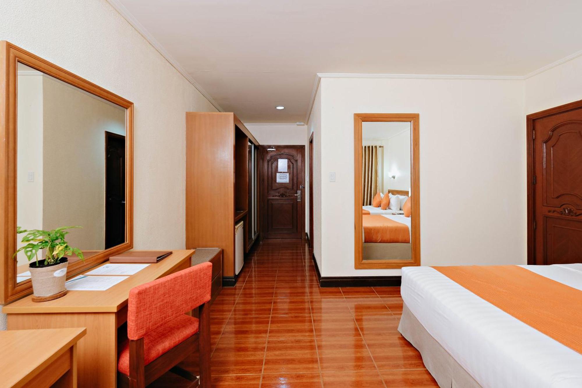 The Suites At Mount Malarayat Lipa City Exterior photo