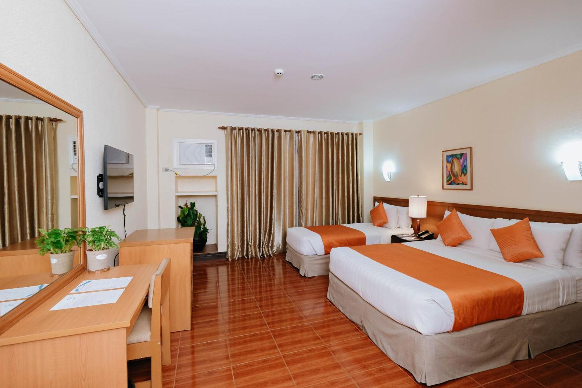 The Suites At Mount Malarayat Lipa City Exterior photo