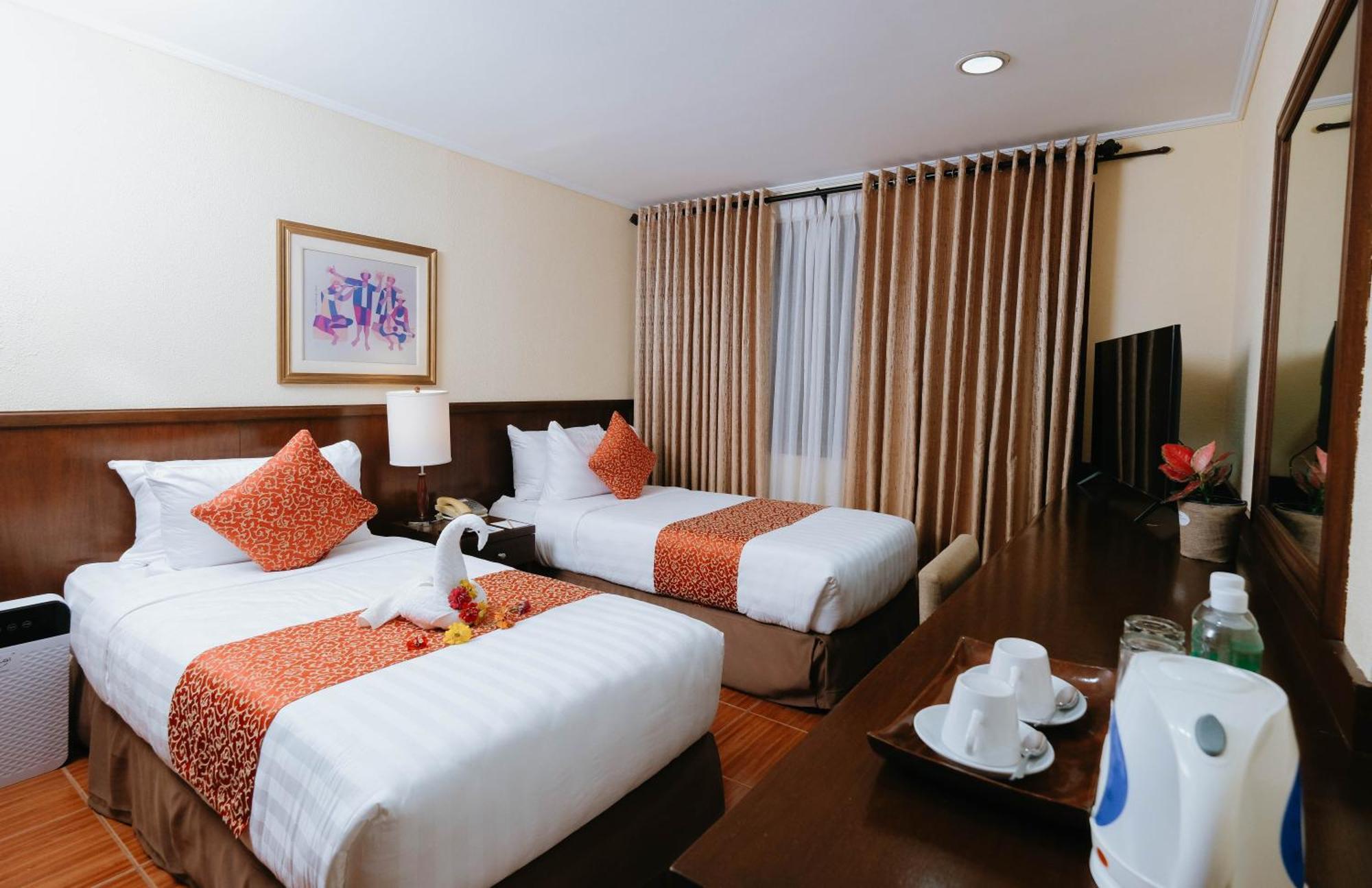 The Suites At Mount Malarayat Lipa City Exterior photo