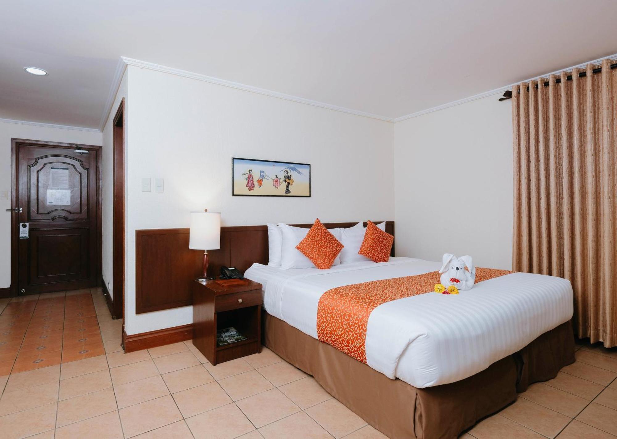 The Suites At Mount Malarayat Lipa City Exterior photo