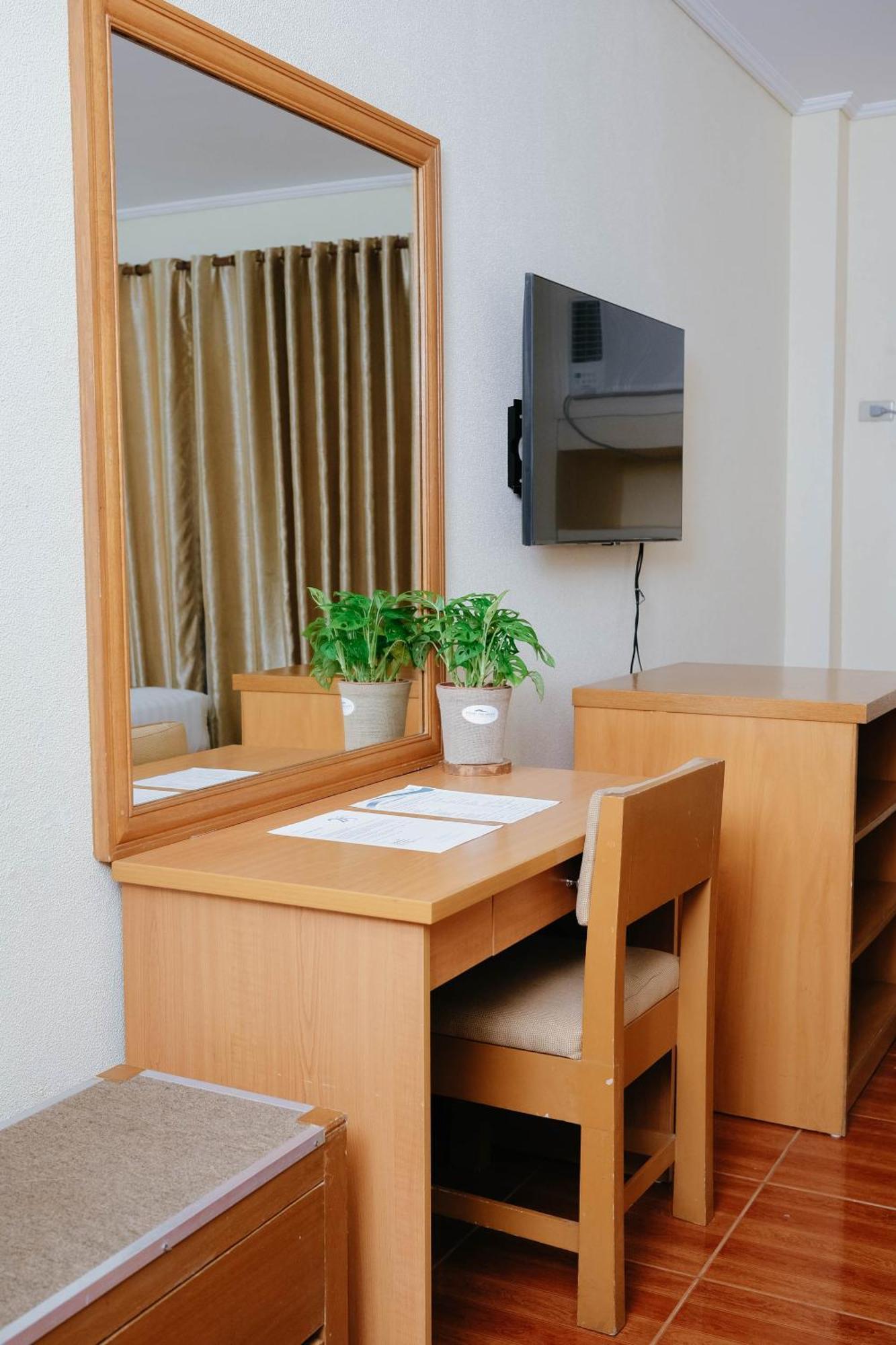 The Suites At Mount Malarayat Lipa City Exterior photo