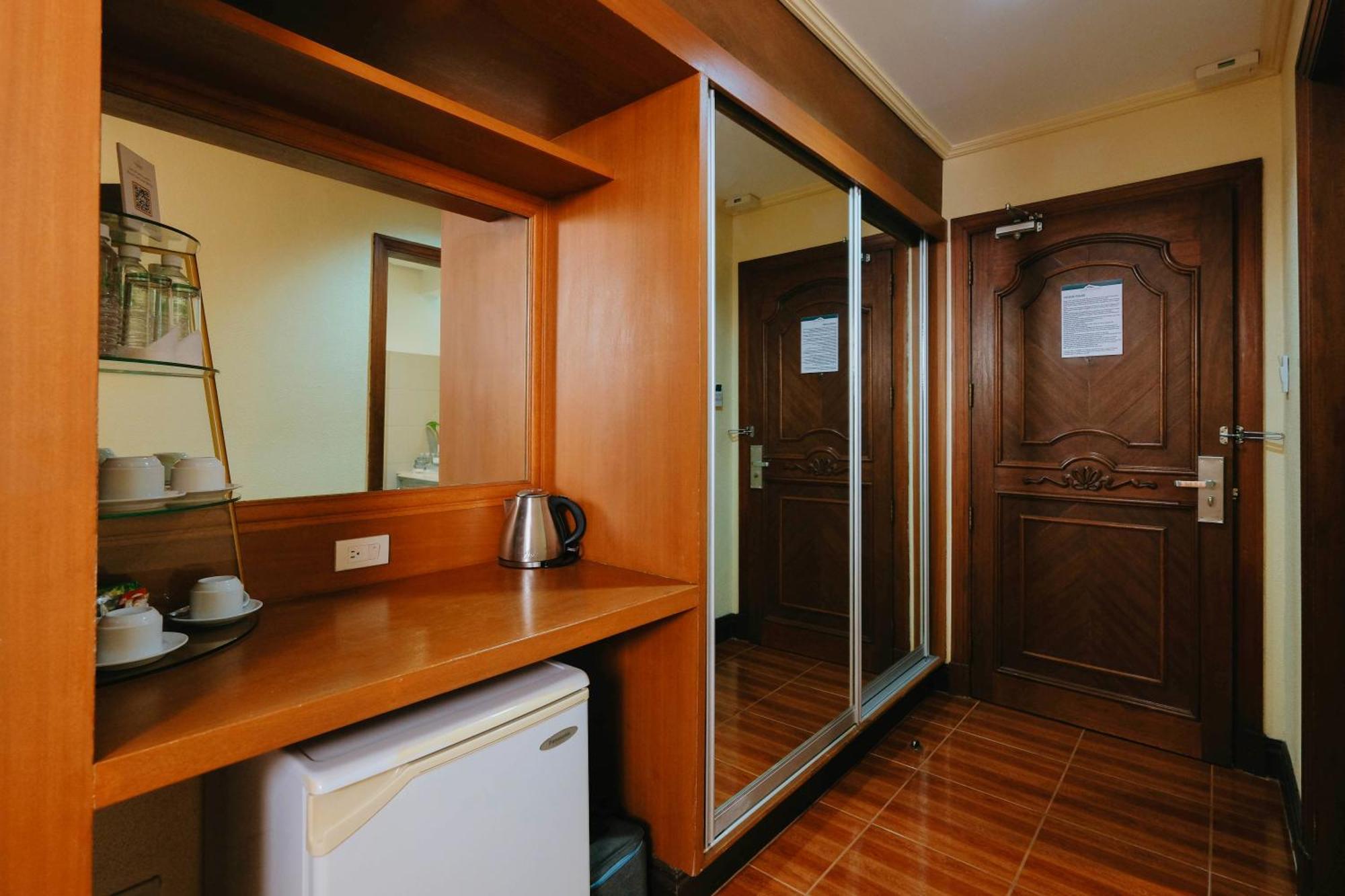 The Suites At Mount Malarayat Lipa City Exterior photo