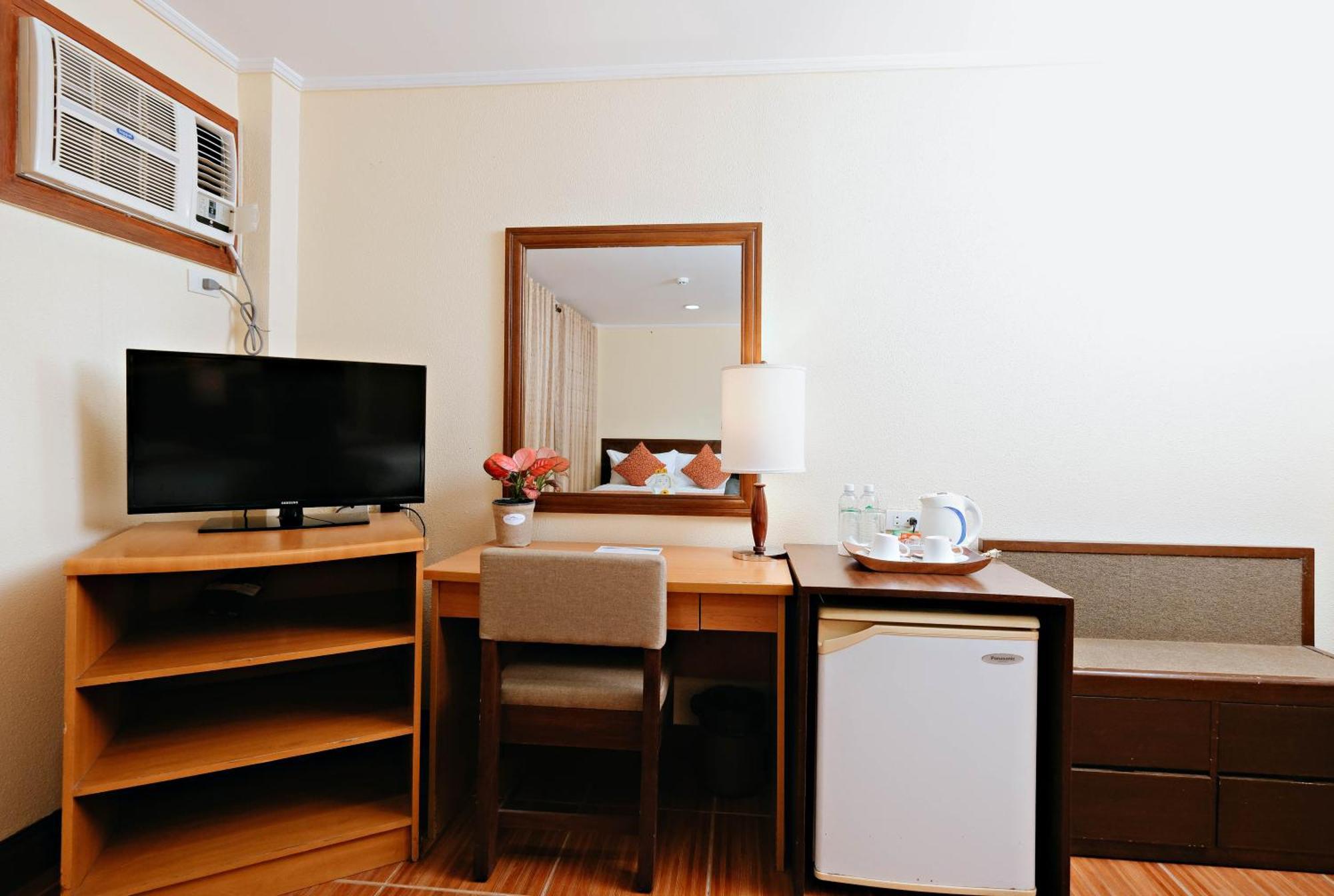 The Suites At Mount Malarayat Lipa City Exterior photo