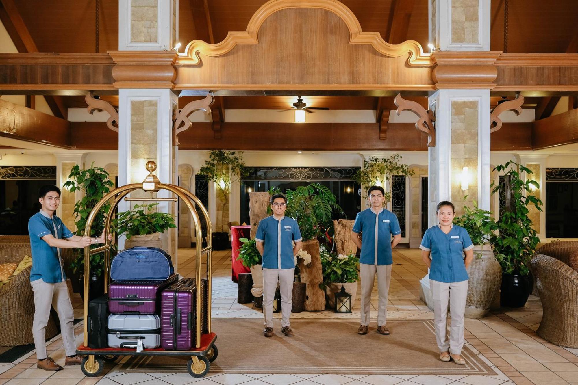 The Suites At Mount Malarayat Lipa City Exterior photo