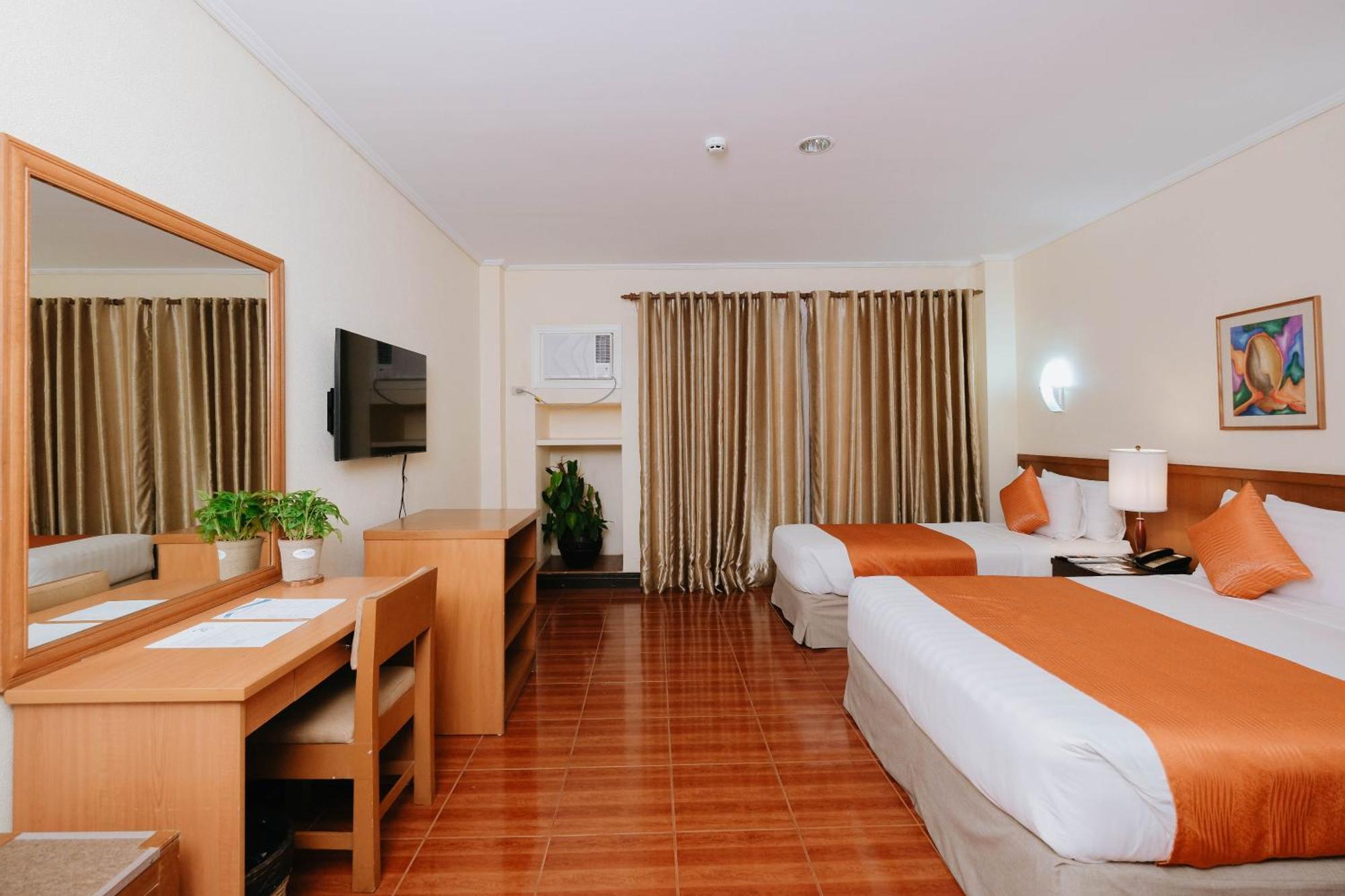 The Suites At Mount Malarayat Lipa City Exterior photo