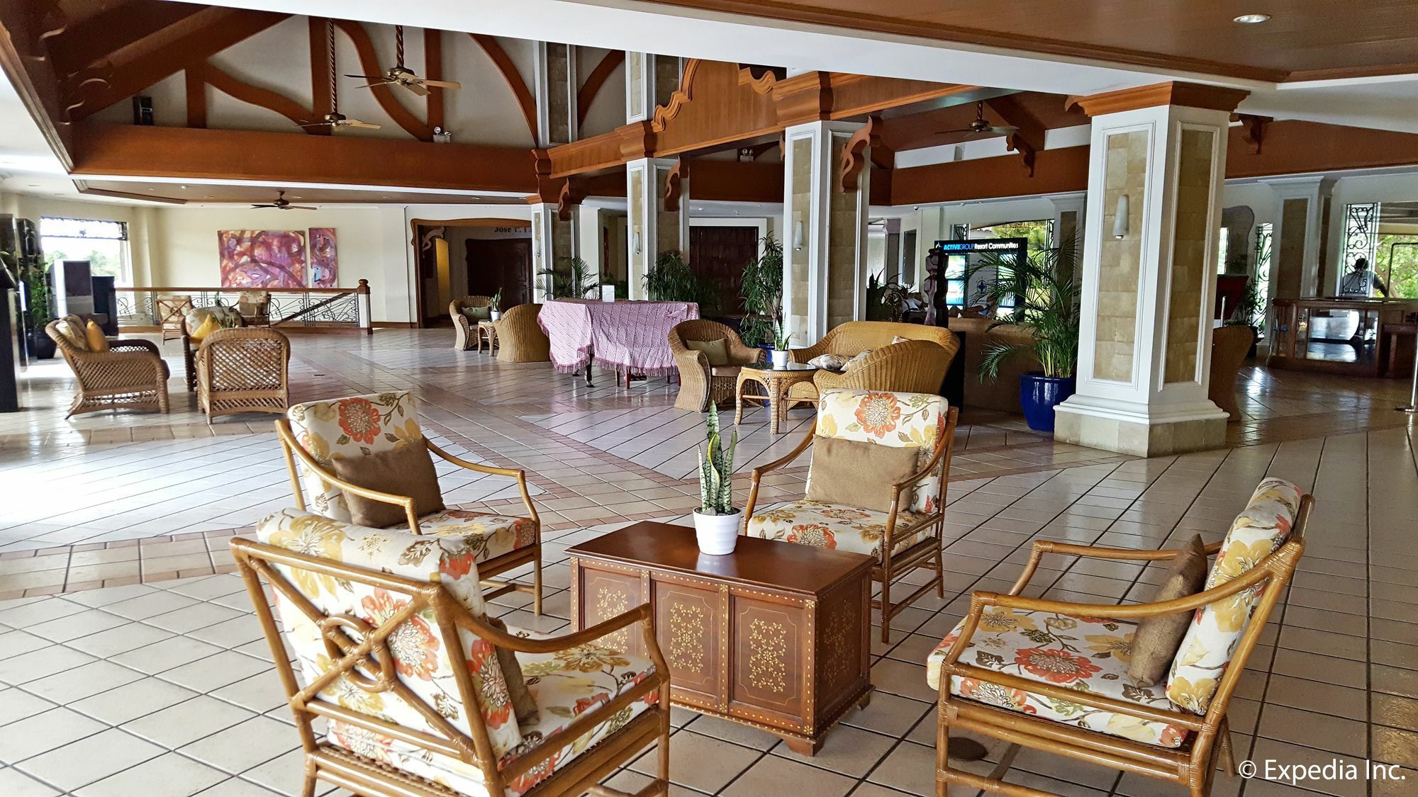 The Suites At Mount Malarayat Lipa City Exterior photo